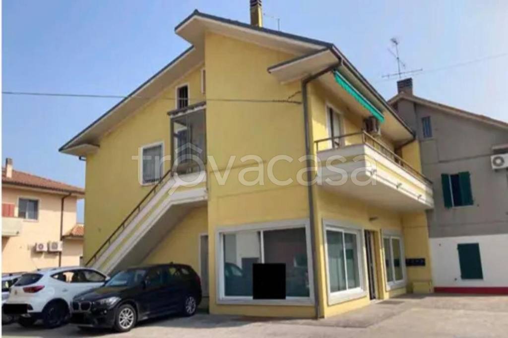 appartamento in vendita a Cartoceto in zona Lucrezia