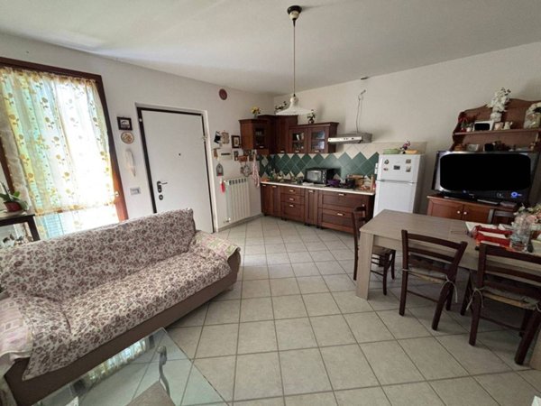 appartamento in vendita a Cartoceto in zona Lucrezia