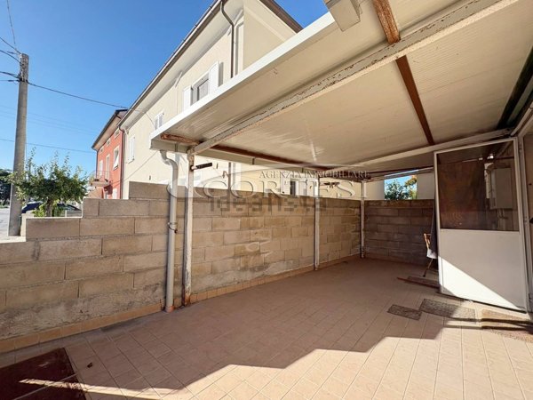 casa indipendente in vendita a Cartoceto in zona Lucrezia