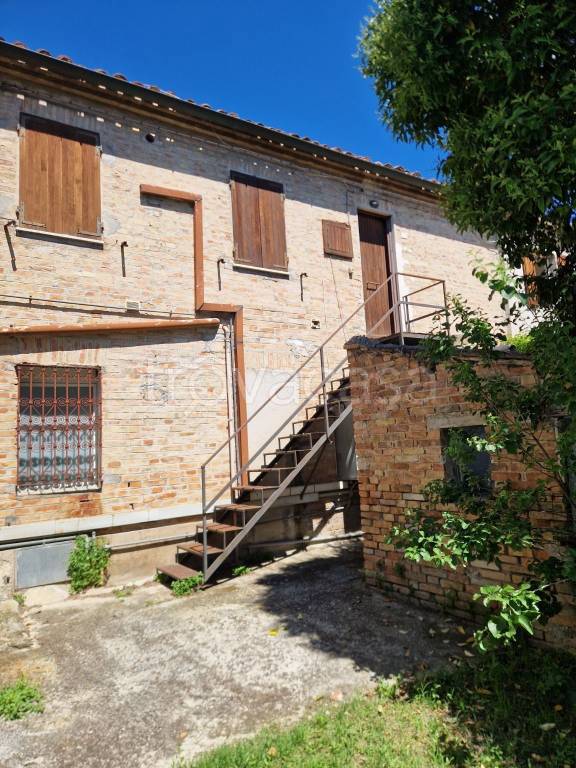 appartamento in vendita a Cartoceto in zona Lucrezia