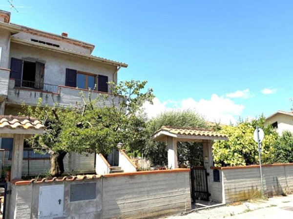 casa indipendente in vendita a Cartoceto in zona Lucrezia
