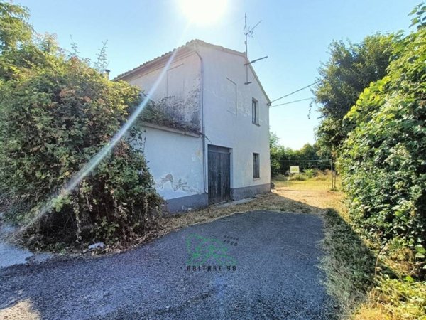 casa indipendente in vendita a Cartoceto in zona Lucrezia
