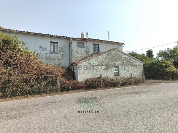 casale in vendita a Cartoceto in zona Lucrezia