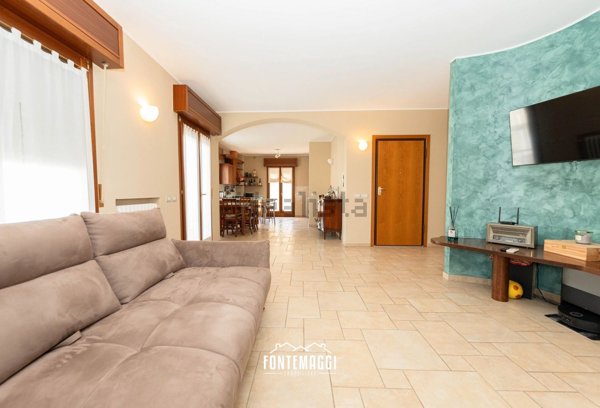 appartamento in vendita a Cartoceto in zona Lucrezia