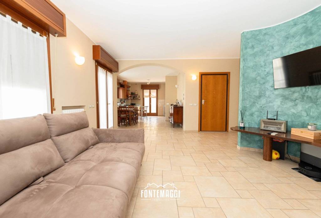 appartamento in vendita a Cartoceto in zona Lucrezia