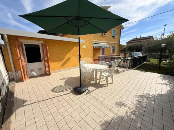 appartamento in vendita a Cartoceto in zona Lucrezia