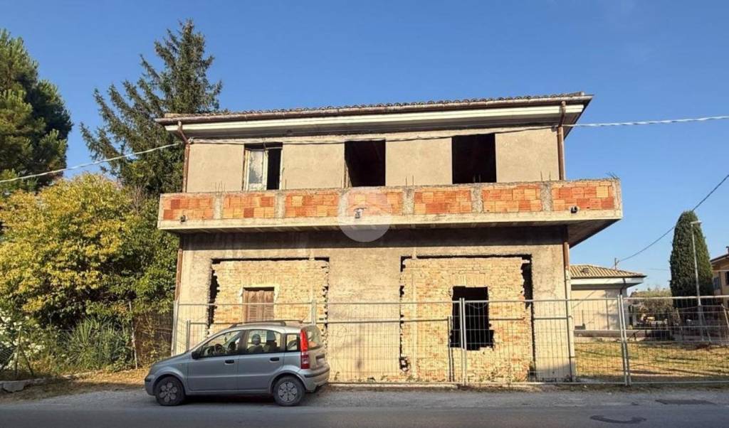 casa indipendente in vendita a Cartoceto in zona Lucrezia