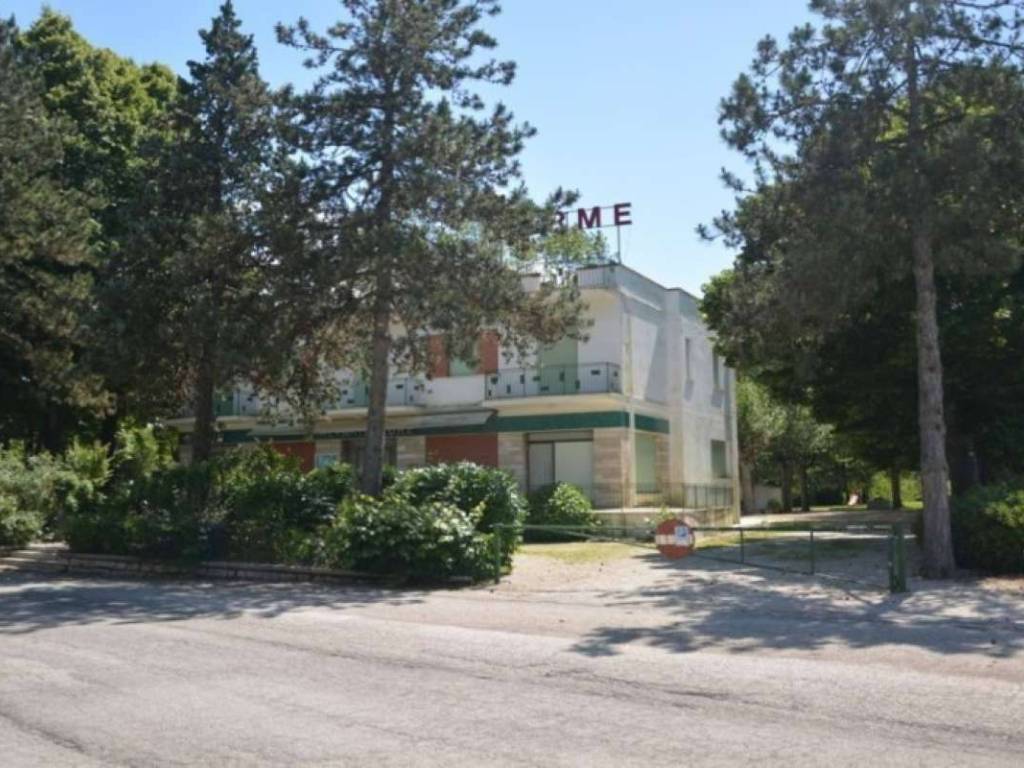 intera palazzina in vendita a Fano in zona Fenile