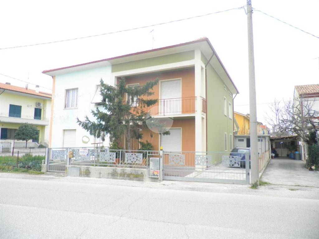 casa indipendente in vendita a Fano in zona Bellocchi
