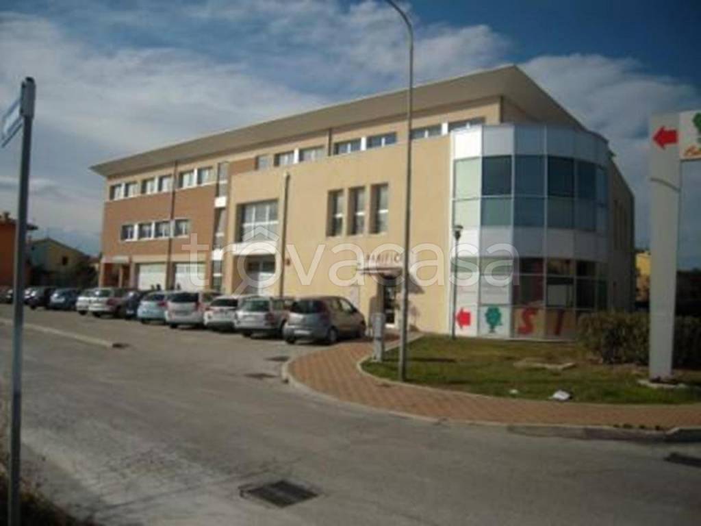 negozio in vendita a Fano in zona Bellocchi