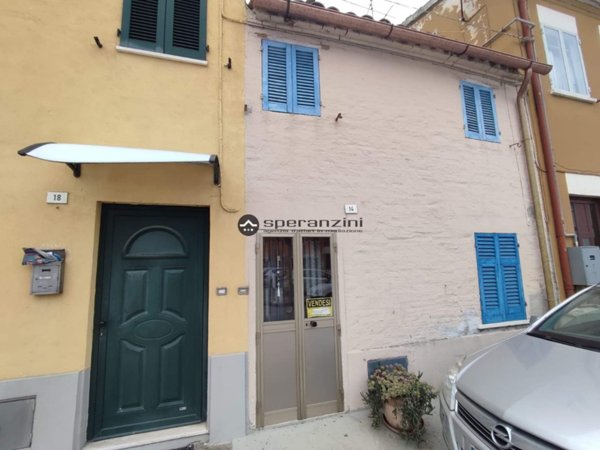 casa indipendente in vendita a Fano in zona Cuccurano