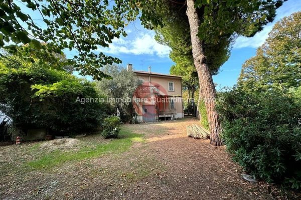 casa indipendente in vendita a Fano