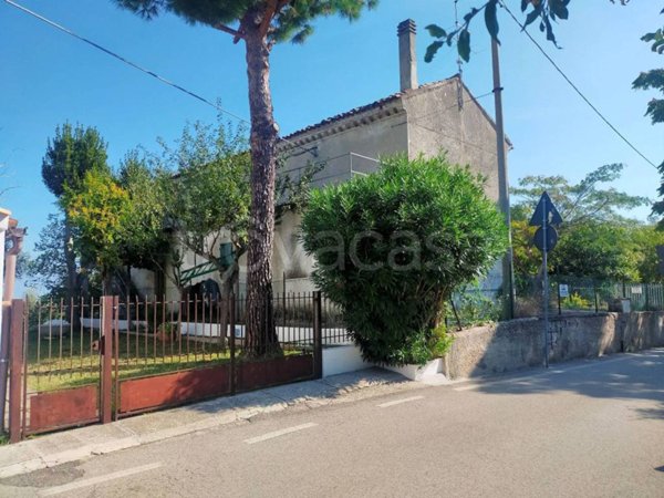 casa indipendente in vendita a Fano in zona Roncosambaccio