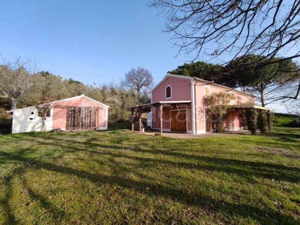 casa indipendente in vendita a Fano in zona Roncosambaccio