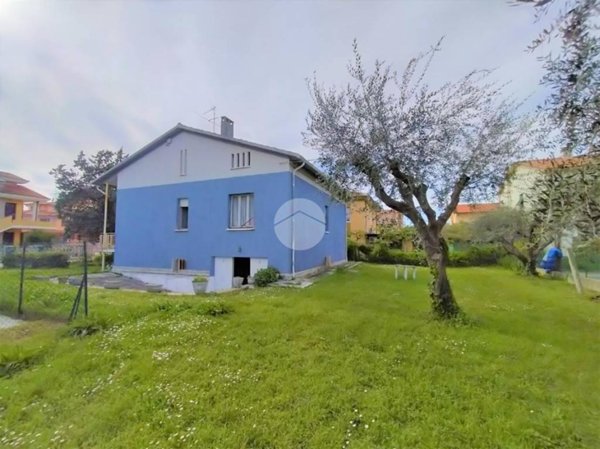casa indipendente in vendita a Fano in zona Bellocchi
