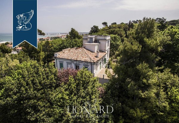casa indipendente in vendita a Fano