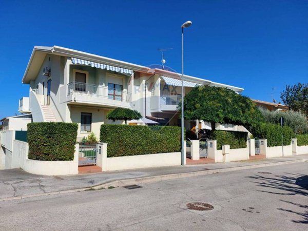 appartamento in vendita a Fano in zona Carrara