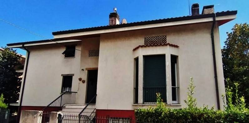 casa indipendente in vendita a Fano