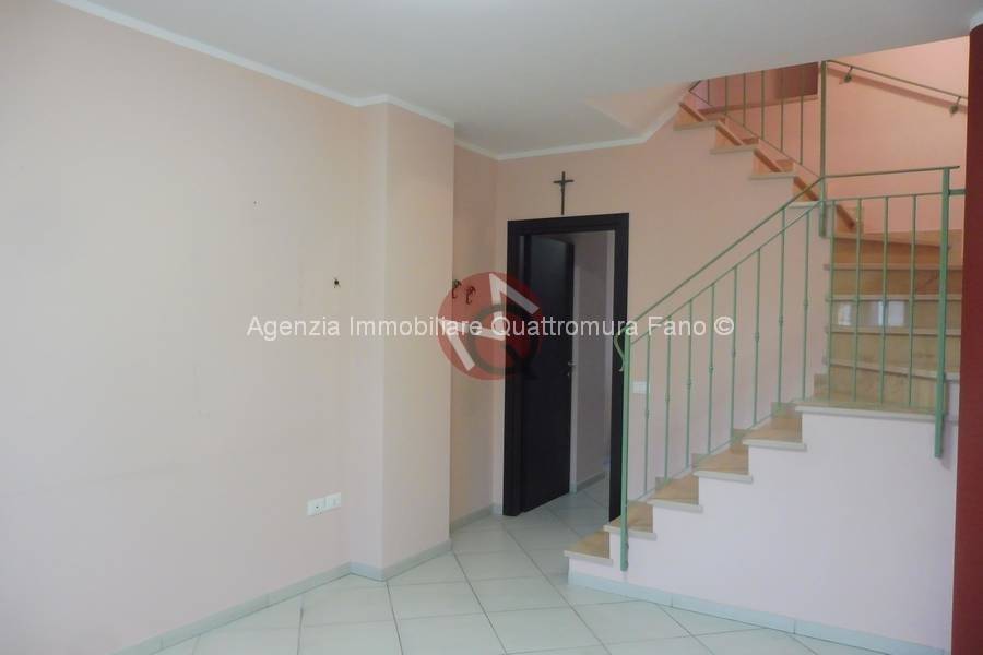 casa indipendente in vendita a Fano in zona Centinarola