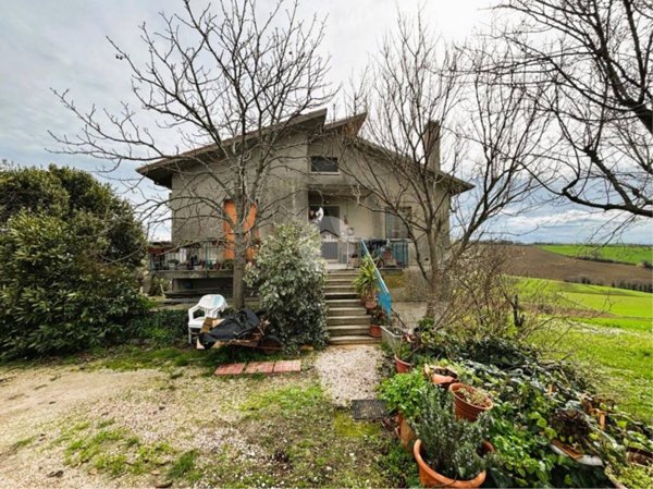 casa indipendente in vendita a Fano in zona Caminate