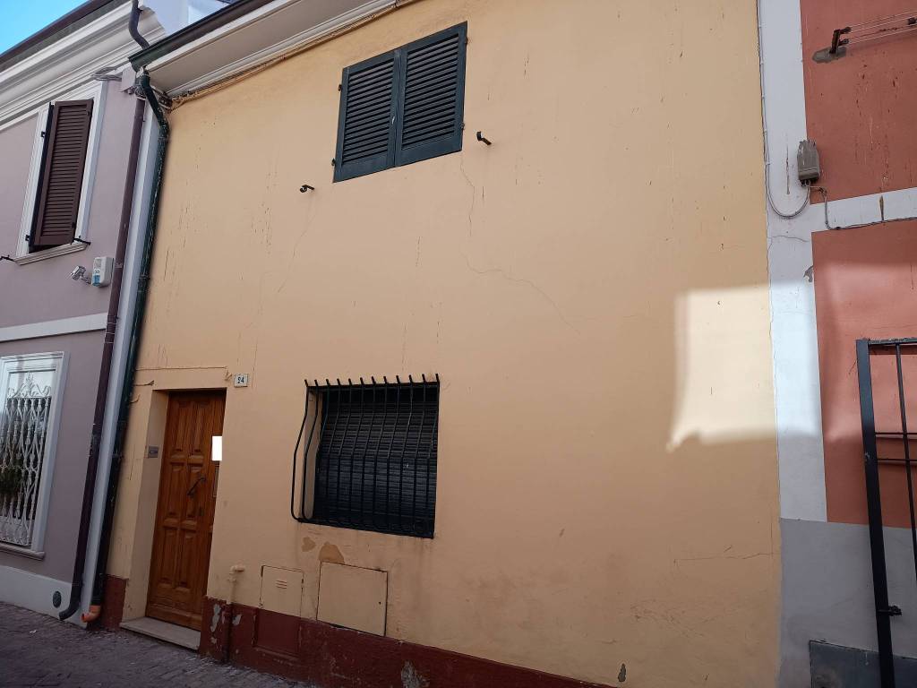 casa indipendente in vendita a Fano