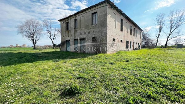 casa indipendente in vendita a Fano in zona Marotta