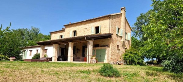 casa indipendente in vendita a Fano