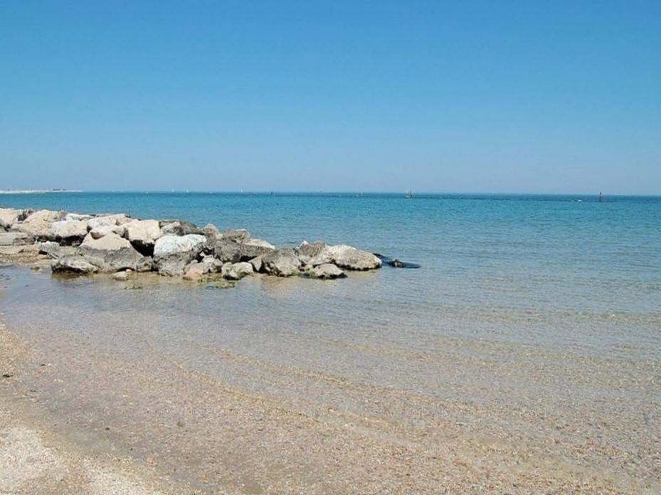 negozio in vendita a Fano in zona Roncosambaccio