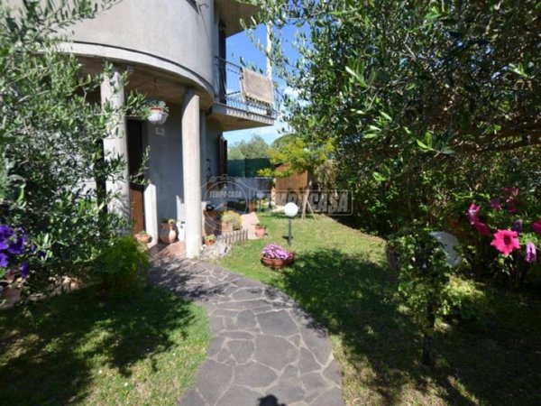 casa indipendente in vendita a Fano in zona Rosciano