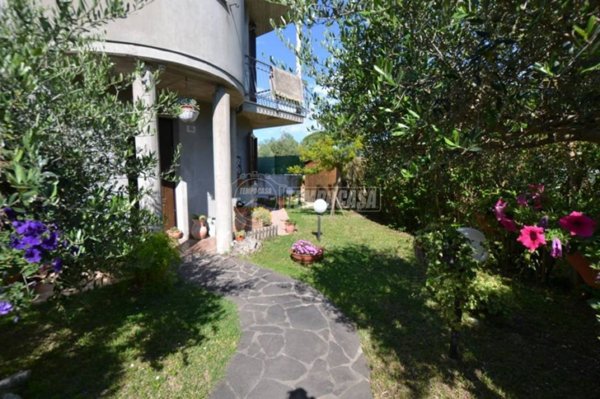 casa indipendente in vendita a Fano in zona Centinarola
