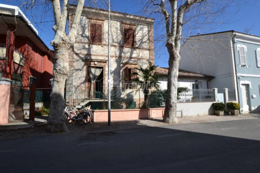 casa indipendente in vendita a Fano