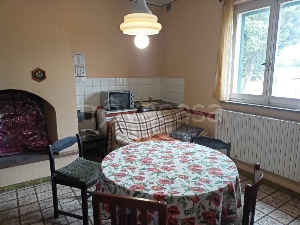 casa indipendente in vendita a Fano in zona Tombaccia