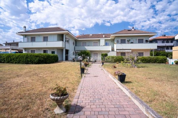 appartamento in vendita a Fano in zona Roncosambaccio