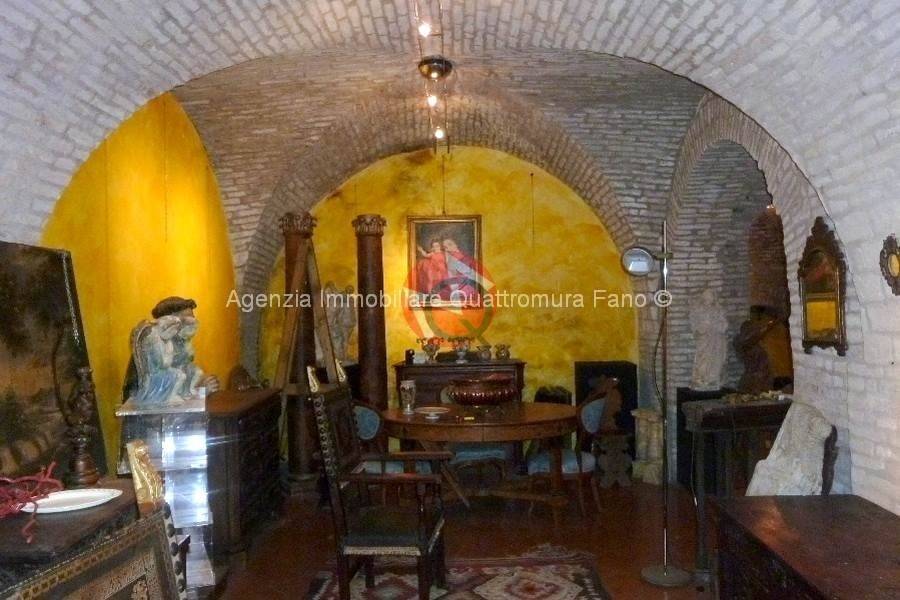 negozio in vendita a Fano