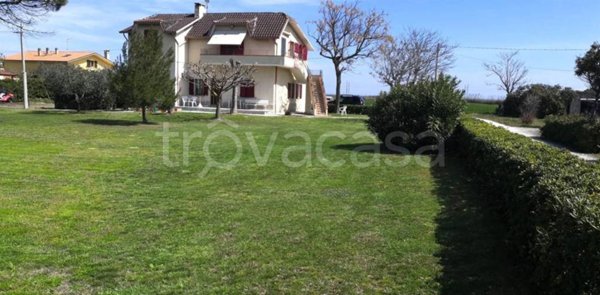 casa indipendente in vendita a Fano in zona Tombaccia