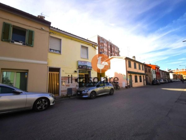 casa indipendente in vendita a Fano