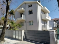 casa indipendente in vendita a Fano