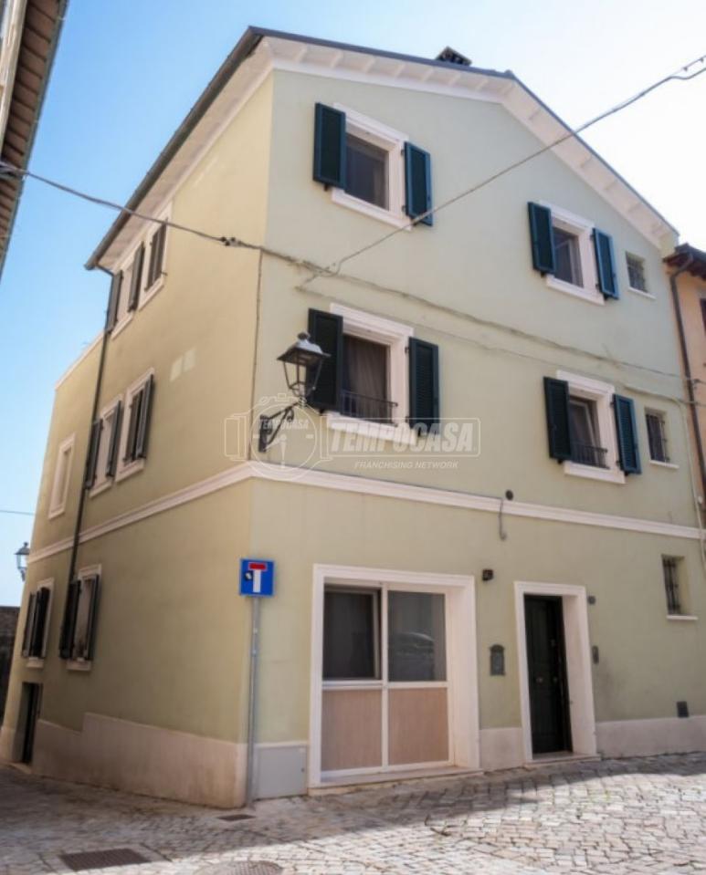 casa indipendente in vendita a Fano