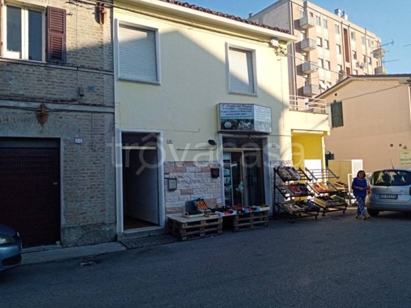 casa indipendente in vendita a Fano