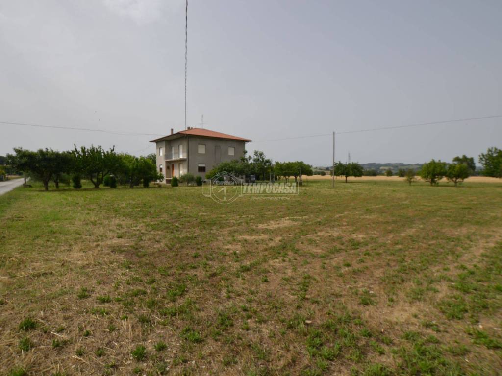 casa indipendente in vendita a Fano in zona Carrara