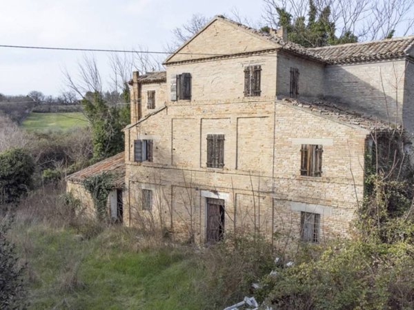 casa indipendente in vendita a Fano in zona Carignano Terme