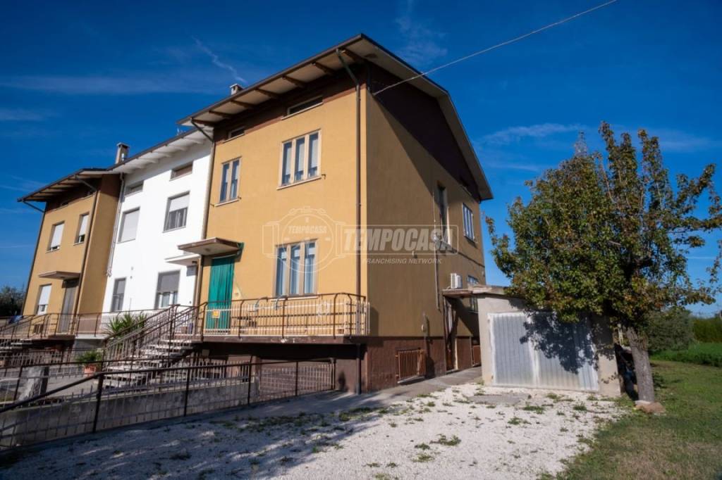 casa indipendente in vendita a Fano in zona Rosciano