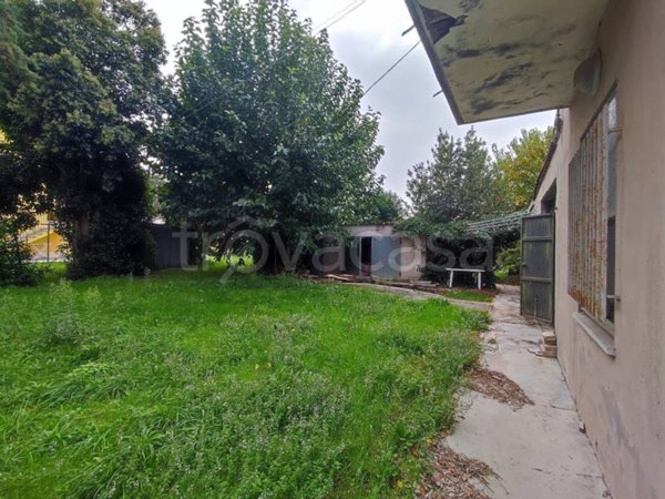 casa indipendente in vendita a Fano in zona Fenile