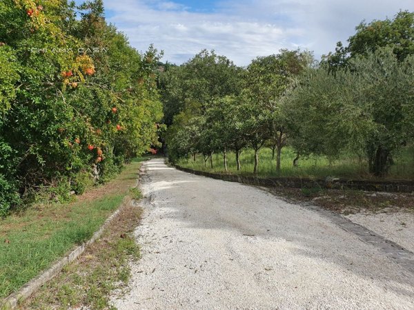 casa indipendente in vendita a Fano in zona Roncosambaccio