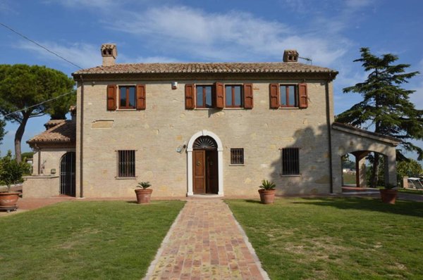 casa indipendente in vendita a Fano
