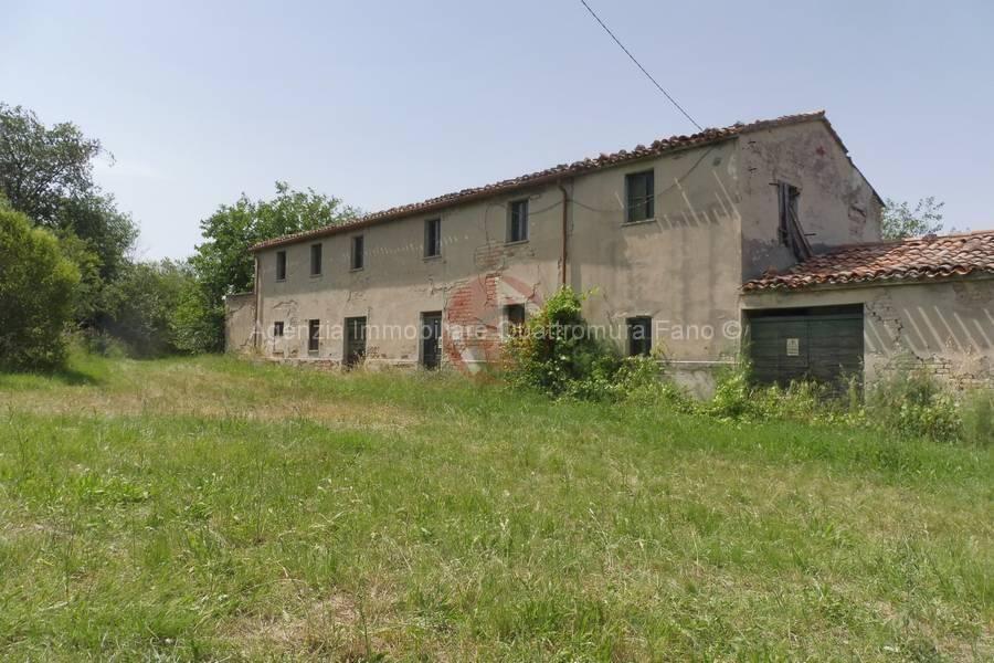 casa indipendente in vendita a Fano in zona Carrara