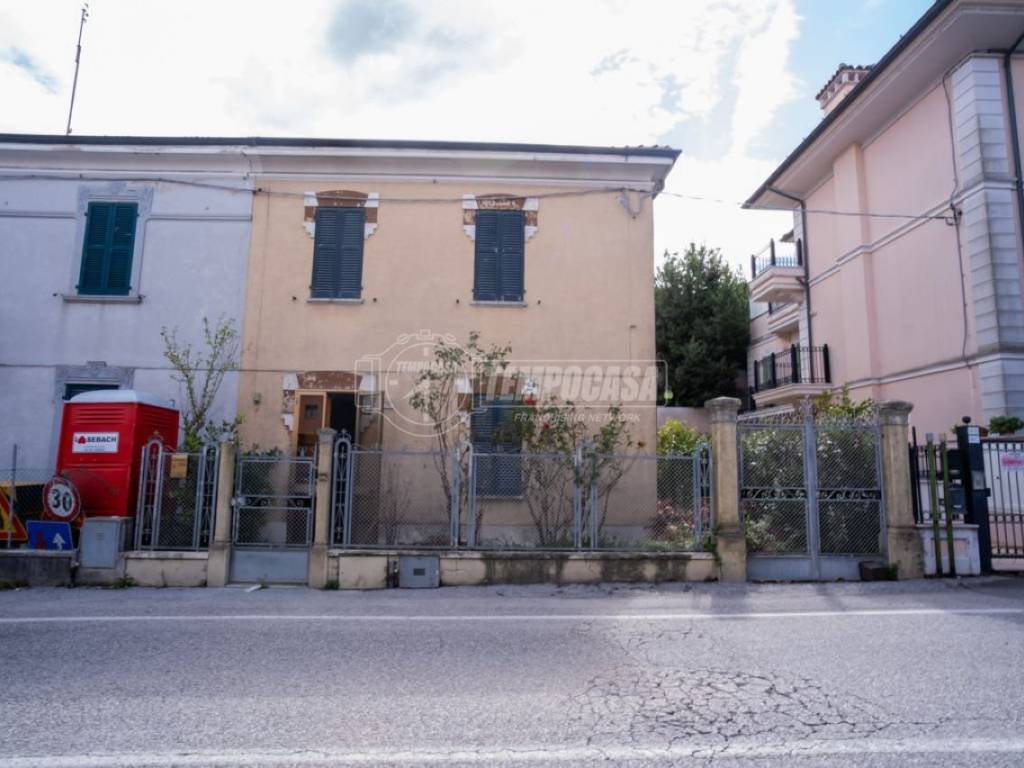 casa indipendente in vendita a Fano
