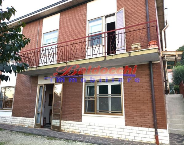 casa indipendente in vendita a Fano in zona Rosciano