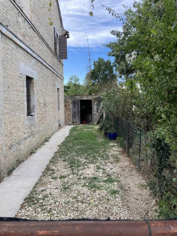casa indipendente in vendita a Fano