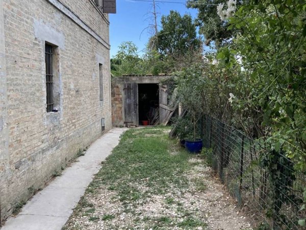 casa indipendente in vendita a Fano